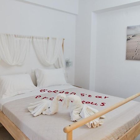 Golden Star Praxitelous Appartement Agia Marina  Buitenkant foto