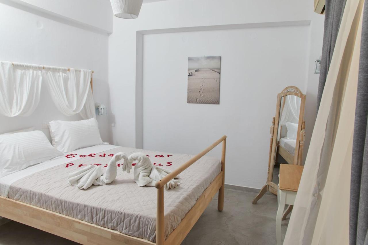 Golden Star Praxitelous Appartement Agia Marina  Buitenkant foto