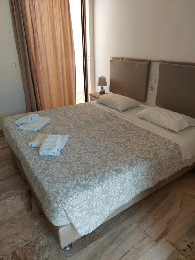 Golden Star Praxitelous Appartement Agia Marina  Buitenkant foto