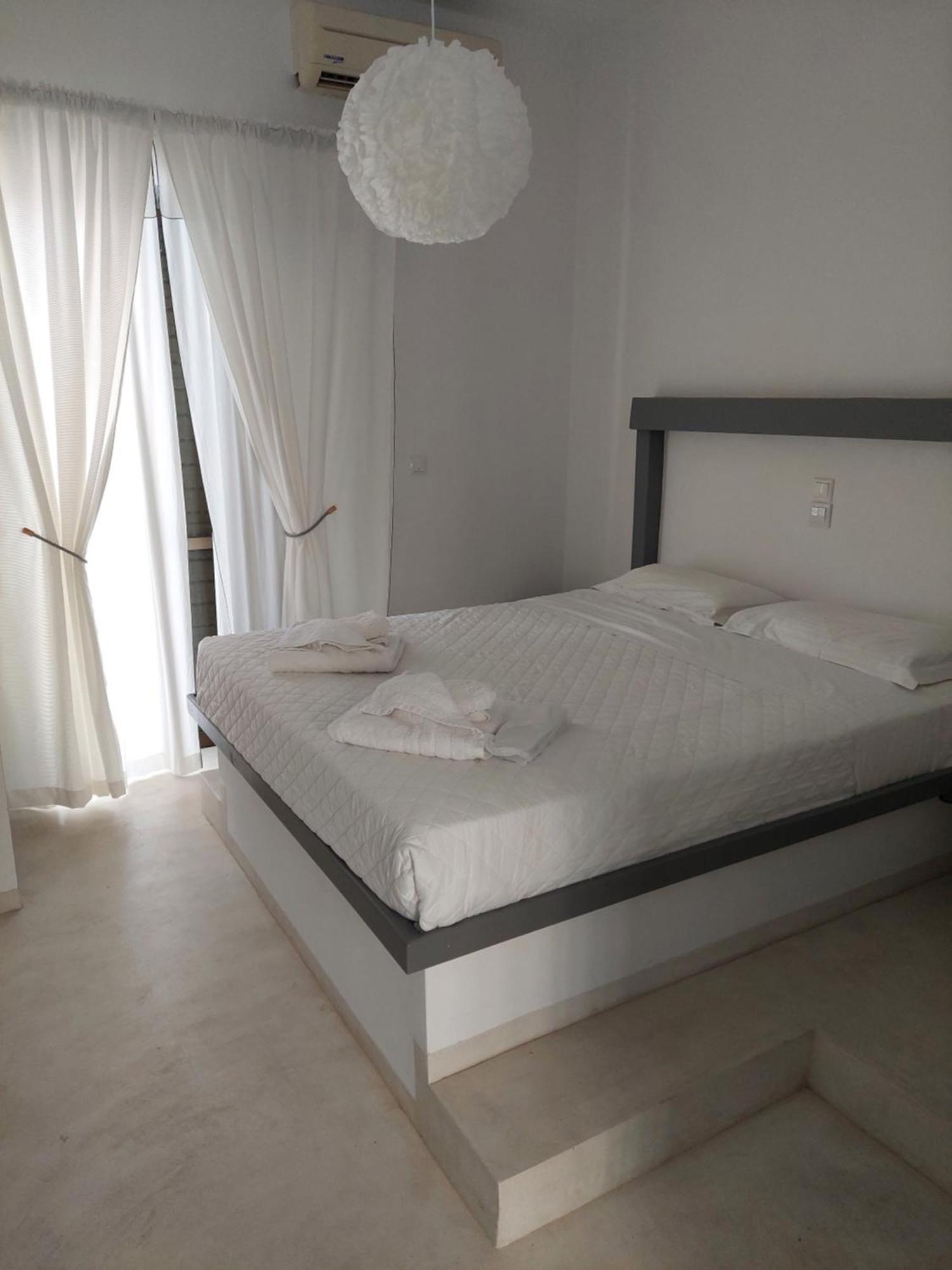 Golden Star Praxitelous Appartement Agia Marina  Buitenkant foto